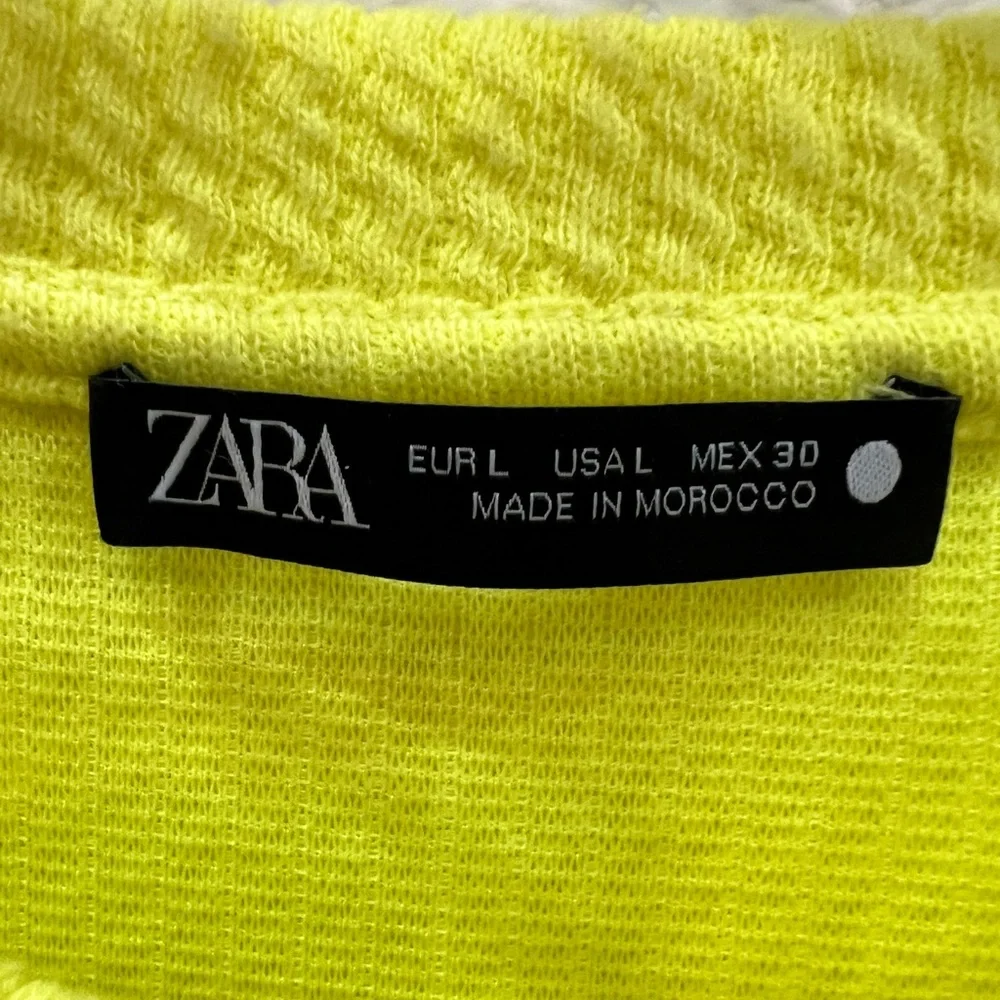 Beautiful yellow crop sweater in size large - Picture 2 of 4